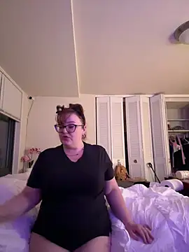 Snapshot of KittyCreamKisses chatting on 02/06/26, 03:22 KittyCreamKisses online show from 02/06/26, 03:22
