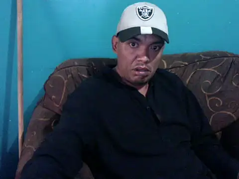 Snapshot of latinomoreno95 chatting on 06/06/26, 06:34 latinomoreno95 online show from 06/06/26, 06:34