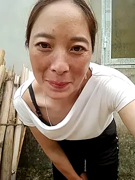 Snapshot of muamua99 chatting on 04/04/26, 01:15 muamua99 online show from 04/04/26, 01:15