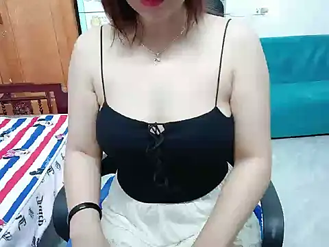 Snapshot of Heni6368 chatting on 02/27/26, 10:32 Heni6368 online show from 02/27/26, 10:32