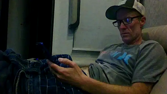 Snapshot of tittycum3636 chatting on 03/15/26, 06:52 tittycum3636 online show from 03/15/26, 06:52
