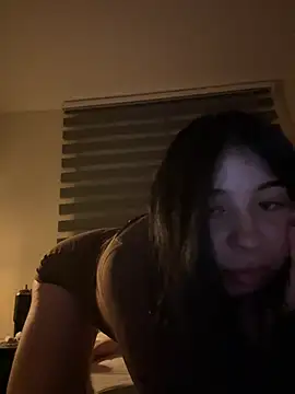Snapshot of evelynrosess1 chatting on 04/29/26, 03:43 evelynrosess1 online show from 04/29/26, 03:43