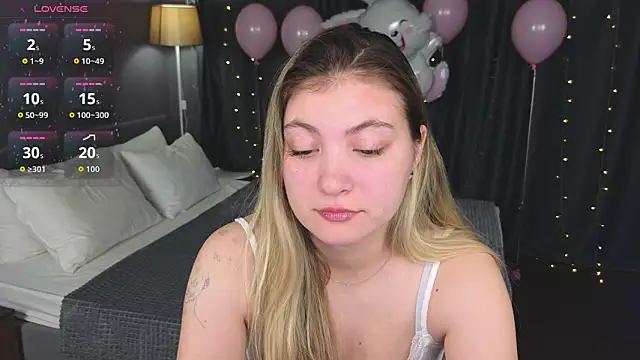 Snapshot of Angel__Grace chatting on 04/07/26, 12:11 Angel Grace online show from 04/07/26, 12:11