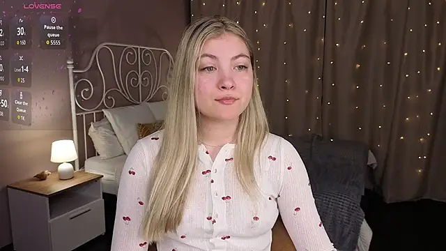 Snapshot of Angel__Grace chatting on 04/15/26, 12:17 Angel Grace online show from 04/15/26, 12:17