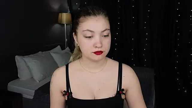 Snapshot of Angel__Grace chatting on 04/20/26, 12:13 Angel Grace online show from 04/20/26, 12:13