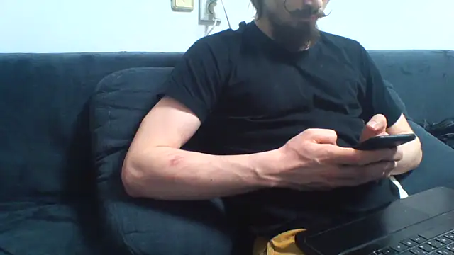 Snapshot of KaelNox chatting on 05/17/26, 03:19 KaelNox online show from 05/17/26, 03:19