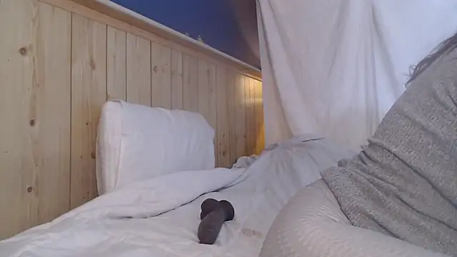 Snapshot of saraswirls69@xh chatting on 03/11/26, 04:24 saraswirls69xh online show from 03/11/26, 04:24