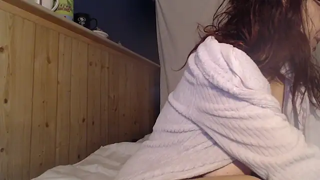 Snapshot of saraswirls69@xh chatting on 04/04/26, 10:35 saraswirls69xh online show from 04/04/26, 10:35