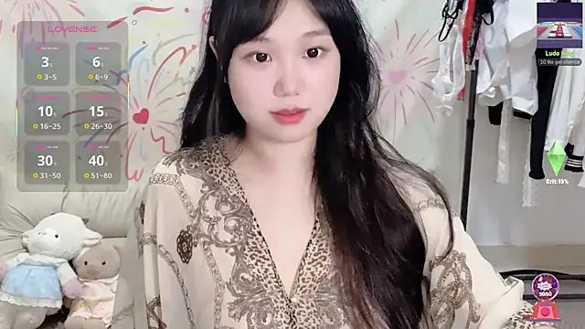 Snapshot of xiaoguai99 chatting on 06/18/26, 12:53 xiaoguai99 online show from 06/18/26, 12:53