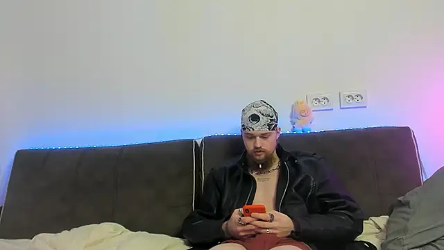 Snapshot of Lev_Miller chatting on 03/07/26, 02:19 Lev Miller online show from 03/07/26, 02:19