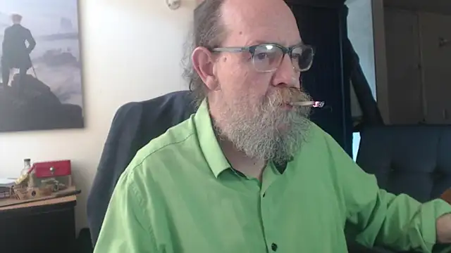 Snapshot of Uncle_Hottie chatting on 06/25/26, 03:27 Uncle Hottie online show from 06/25/26, 03:27