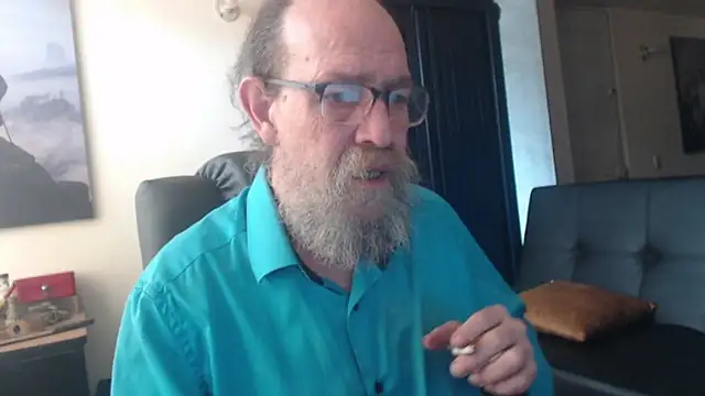 Snapshot of Uncle_Hottie chatting on 07/02/26, 03:18 Uncle Hottie online show from 07/02/26, 03:18