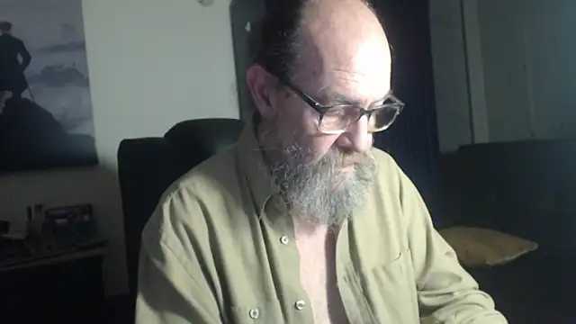 Snapshot of Uncle_Hottie chatting on 07/14/26, 02:05 Uncle Hottie online show from 07/14/26, 02:05