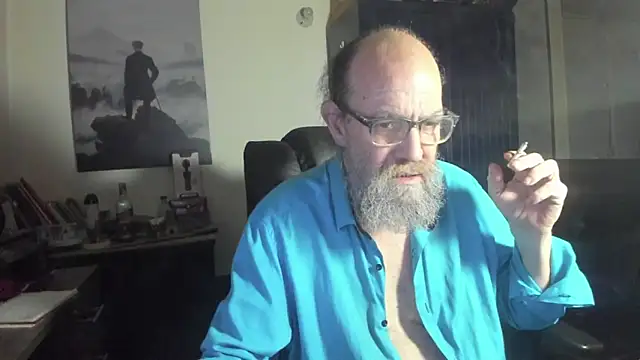 Snapshot of Uncle_Hottie chatting on 07/17/26, 04:30 Uncle Hottie online show from 07/17/26, 04:30