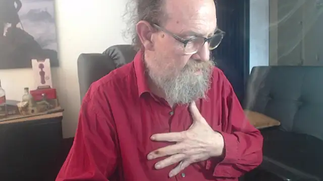 Snapshot of Uncle_Hottie chatting on 07/19/26, 03:38 Uncle Hottie online show from 07/19/26, 03:38