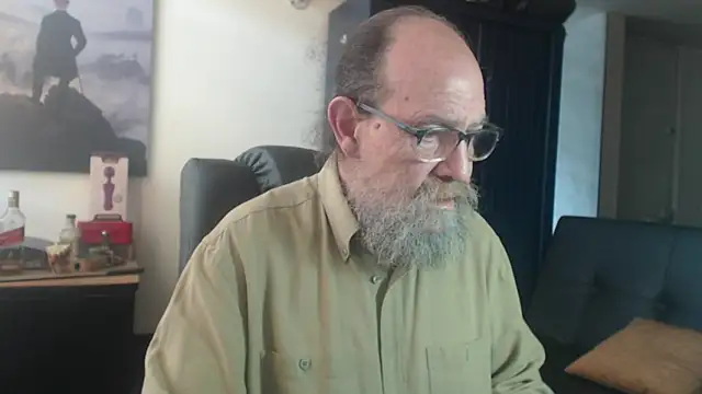 Snapshot of Uncle_Hottie chatting on 07/22/26, 03:59 Uncle Hottie online show from 07/22/26, 03:59