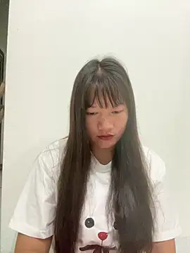 Snapshot of Suni-ii chatting on 04/15/26, 10:32 Suni-ii online show from 04/15/26, 10:32