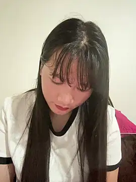 Snapshot of Suni-ii chatting on 04/22/26, 11:01 Suni-ii online show from 04/22/26, 11:01