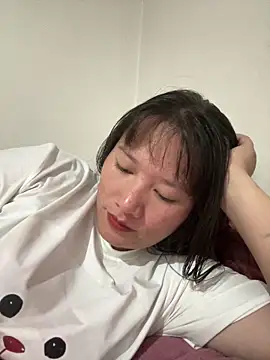 Snapshot of Suni-ii chatting on 05/14/26, 11:28 Suni-ii online show from 05/14/26, 11:28