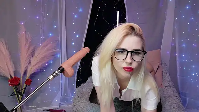 Snapshot of PetiteSweetFreak chatting on 03/13/26, 04:35 PetiteSweetFreak online show from 03/13/26, 04:35