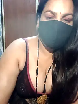 Snapshot of 01Roshani chatting on 03/07/26, 07:22 01Roshani online show from 03/07/26, 07:22