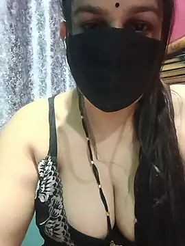 Snapshot of 01Roshani chatting on 05/11/26, 05:32 01Roshani online show from 05/11/26, 05:32