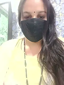Snapshot of 01Roshani chatting on 05/13/26, 11:51 01Roshani online show from 05/13/26, 11:51