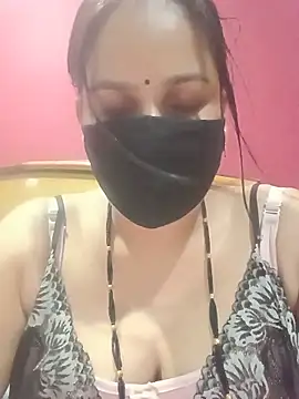 Snapshot of 01Roshani chatting on 06/13/26, 10:35 01Roshani online show from 06/13/26, 10:35