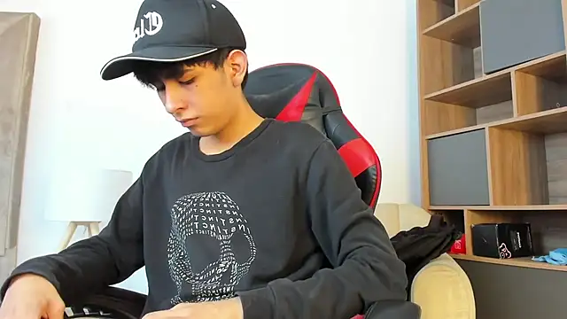 julian xx online show from 05/27/26, 07:11