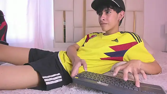 julian xx online show from 07/07/26, 07:29