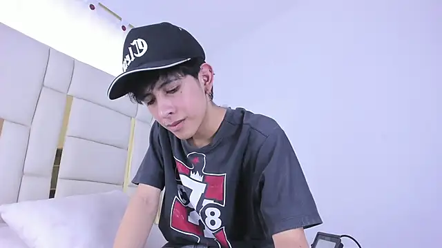 julian xx online show from 07/15/26, 07:52