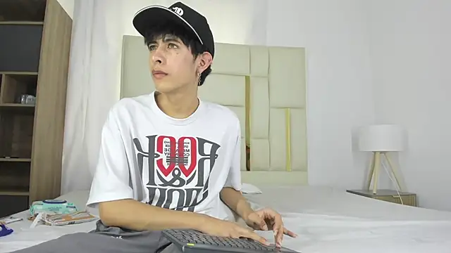 julian xx online show from 07/30/26, 09:25