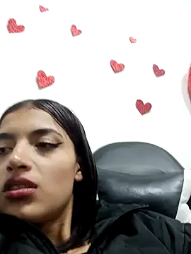 Snapshot of honeyluxe_ chatting on 03/22/26, 04:38 honeyluxe online show from 03/22/26, 04:38