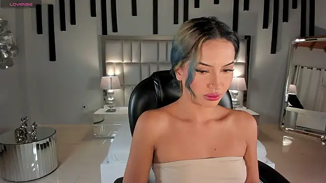 Snapshot of KayraLanne chatting on 03/19/26, 03:43 KayraLanne online show from 03/19/26, 03:43