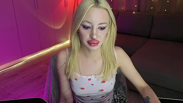 Snapshot of Luna_Beverly chatting on 01/17/26, 07:35 Luna Beverly online show from 01/17/26, 07:35