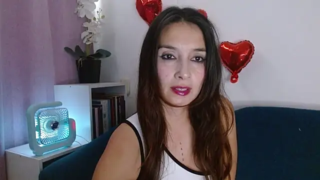 Snapshot of Almaglow_ chatting on 02/26/26, 06:40 Almaglow online show from 02/26/26, 06:40