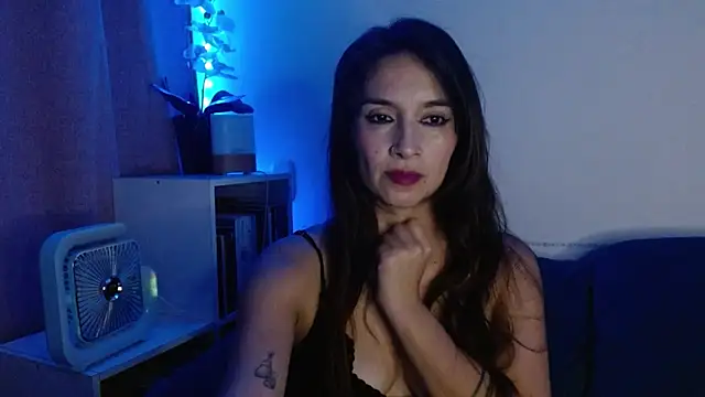 Snapshot of Almaglow_ chatting on 03/02/26, 01:52 Almaglow online show from 03/02/26, 01:52