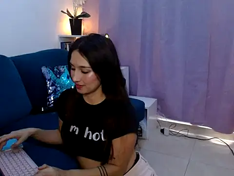 Snapshot of Almaglow_ chatting on 04/14/26, 07:09 Almaglow online show from 04/14/26, 07:09