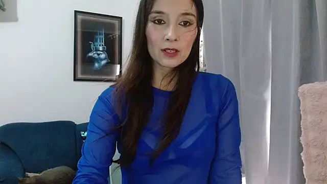 Snapshot of Almaglow_ chatting on 05/27/26, 05:21 Almaglow online show from 05/27/26, 05:21