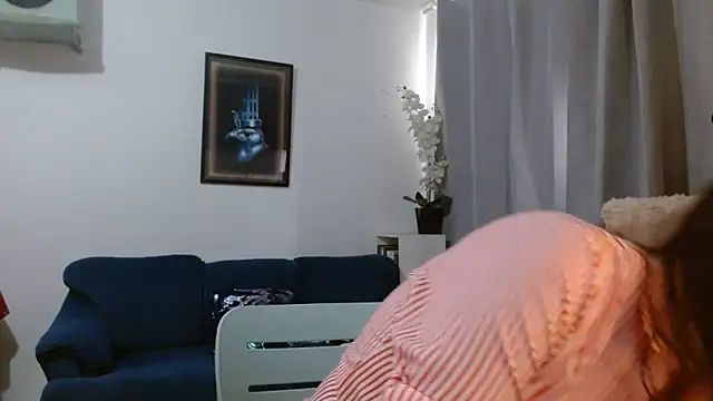 Snapshot of Almaglow_ chatting on 06/02/26, 05:37 Almaglow online show from 06/02/26, 05:37