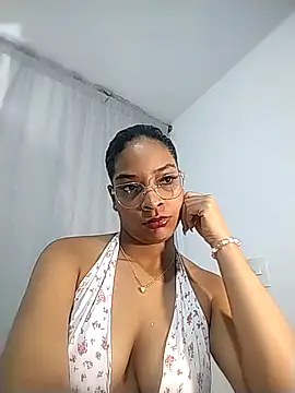 KATALINA SANTANA  online show from 04/25/26, 02:03