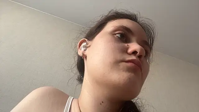 Snapshot of LanaLive chatting on 04/02/26, 11:19 LanaLive online show from 04/02/26, 11:19