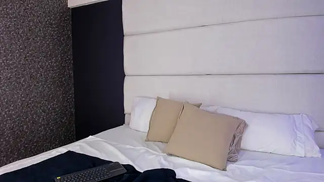 Snapshot of LolaGray__ chatting on 06/11/26, 12:32 LolaGray online show from 06/11/26, 12:32