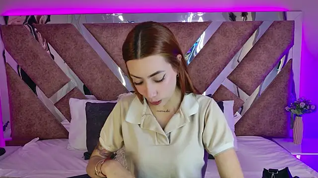 LolaGray   online show from 07/28/26, 07:39