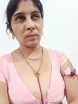Snapshot of Hot_ree85 chatting on 03/18/26, 06:22 Hot ree85 online show from 03/18/26, 06:22