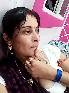 Snapshot of Hot_ree85 chatting on 03/19/26, 10:08 Hot ree85 online show from 03/19/26, 10:08