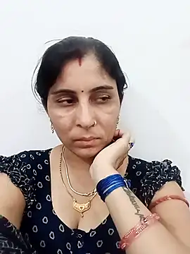 Snapshot of Hot_ree85 chatting on 04/17/26, 11:46 Hot ree85 online show from 04/17/26, 11:46