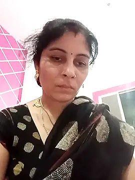 Snapshot of Hot_ree85 chatting on 04/28/26, 11:32 Hot ree85 online show from 04/28/26, 11:32