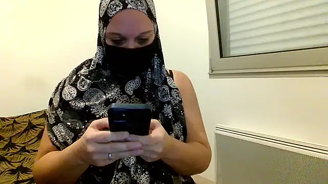Snapshot of MuslimSexyHot chatting on 01/15/26, 08:01 MuslimSexyHot online show from 01/15/26, 08:01