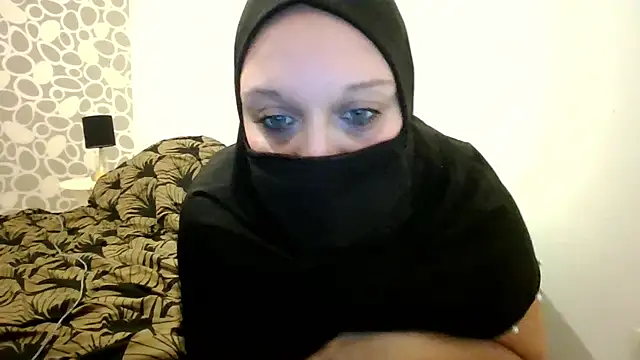 Snapshot of MuslimSexyHot chatting on 01/17/26, 06:33 MuslimSexyHot online show from 01/17/26, 06:33